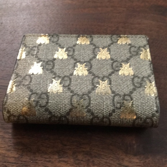 gucci wallet with bumblebee
